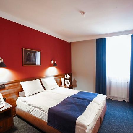 Sherlock Holmes Boutique Hotel Львов Экстерьер фото
