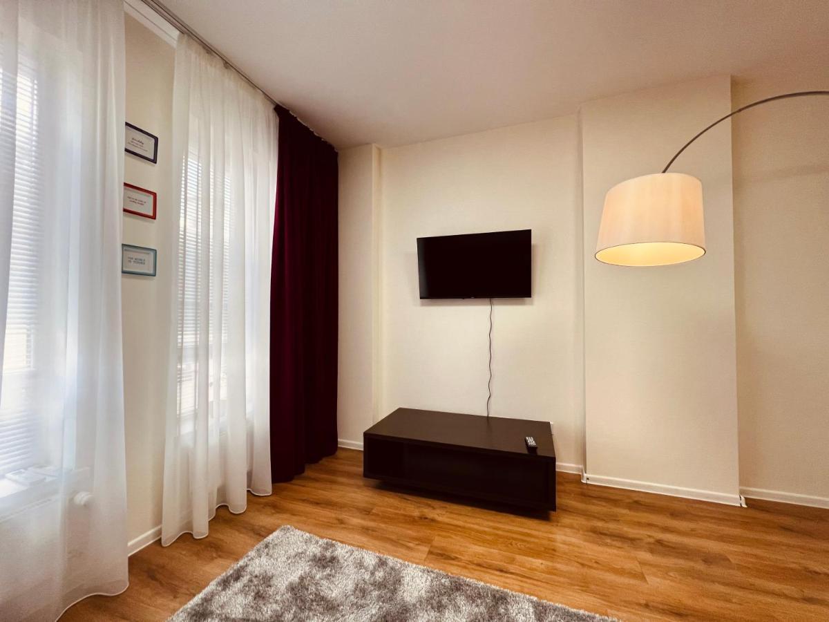 Sherlock Holmes Boutique Hotel Львов Экстерьер фото