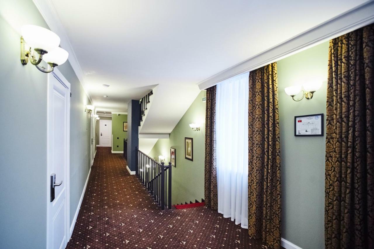 Sherlock Holmes Boutique Hotel Львов Экстерьер фото