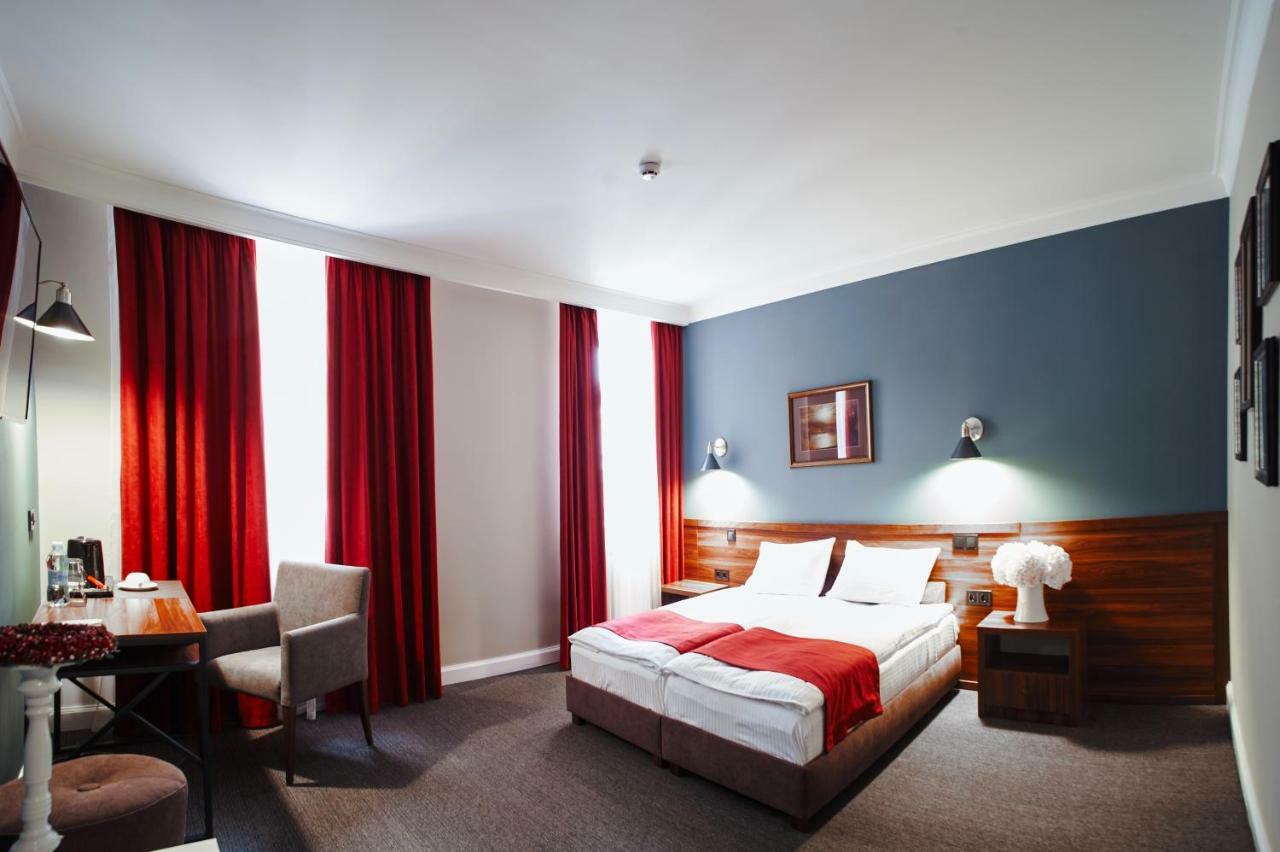Sherlock Holmes Boutique Hotel Львов Экстерьер фото
