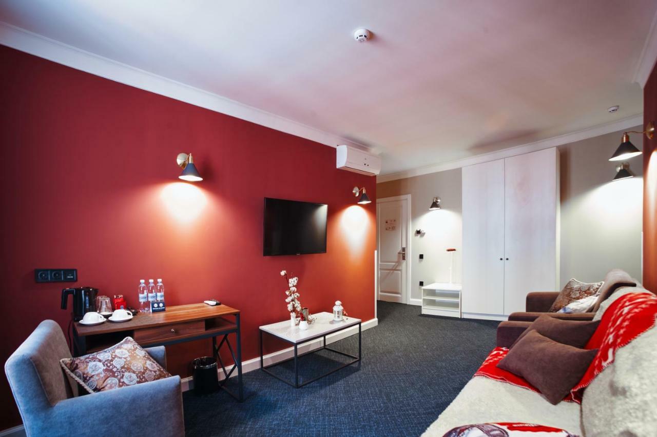 Sherlock Holmes Boutique Hotel Львов Экстерьер фото