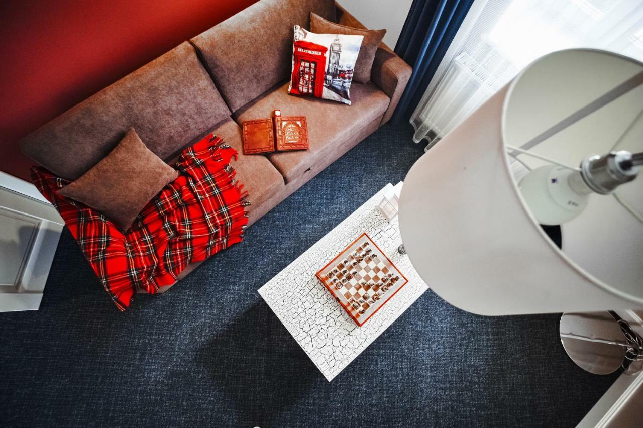 Sherlock Holmes Boutique Hotel Львов Экстерьер фото