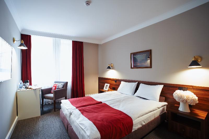 Sherlock Holmes Boutique Hotel Львов Экстерьер фото