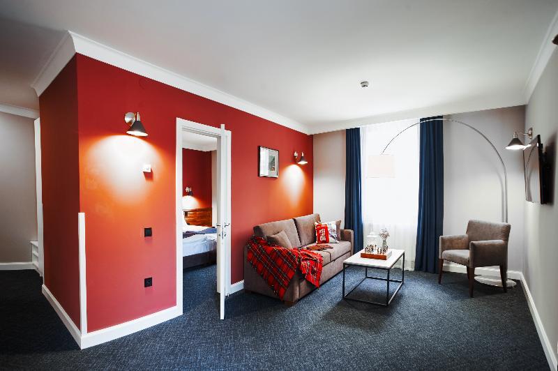 Sherlock Holmes Boutique Hotel Львов Экстерьер фото