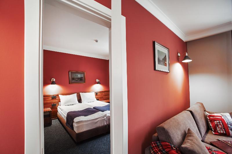 Sherlock Holmes Boutique Hotel Львов Экстерьер фото