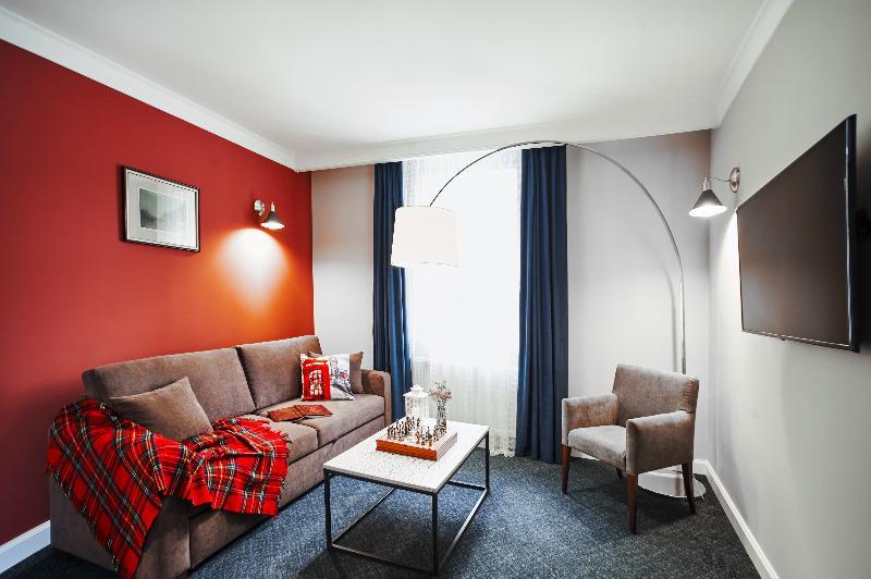 Sherlock Holmes Boutique Hotel Львов Экстерьер фото
