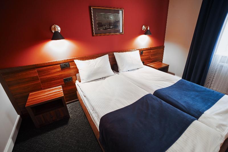 Sherlock Holmes Boutique Hotel Львов Экстерьер фото